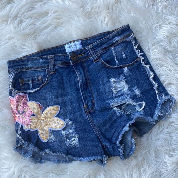 GoGo Jeans USA Embellished Distressed Cut Off Shorts Size 5 - Picture 1 of 10